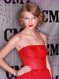 Le look de la semaine : Taylor Swift nous inspire pour les fêtes