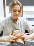 Profitez d’un massage du visage aux bols Kansu pour chasser le stress