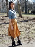 Jupe midi: la jupe tendance du printemps dans un look de cowboy