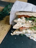 Sandwich express et gourmand : avocat, stilton, saumon fumé et pain suédois