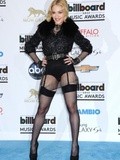 Madonna affiche ses bas au Billboard Music Awards 2013