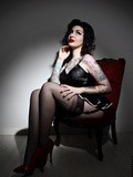 Pin-up burlesque: tatouages et bas nylon