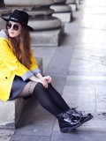 Caterpillar – Elodie in Paris