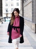 Pink pullover & lace – Elodie in Paris
