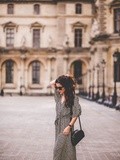 Robe & Pullover – Elodie in Paris