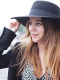 White Pants – Elodie in Paris
