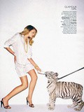 Look of the day ... Lily Donalson pour Harpers Bazaar