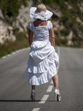 Lescarpin enfile les bas couture blancs