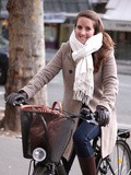 # Poulette, à bicyclette. Paris
