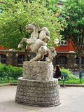 Paris : Cheval Cabré, une sculpture de Camilo Otero - place Lucien Herr - Paris 5