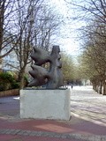 Paris : La sculpture Uranus, une oeuvre d'Etienne Hajdu - place Marcel Achard - XIXème