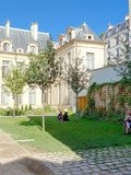 Paris : Le jardin des Rosiers Joseph Migneret, discrète oasis en plein coeur du Marais - IVème