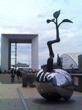 Paris : Point growth, Point croissance, une sculpture de Lim Dong Lak - Esplanade de la Défense