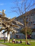 Rediff : Paris : Monochrome for Paris, une sculpture de Nancy Rubins - Esplanade Pierre Vidal-Naquet - Paris 13