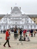 Street Art : jr fait disparaître la pyramide du Louvre - Paris 1