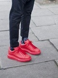 Baskets monochromes : la tendance des teintes unies