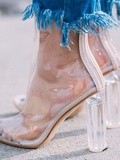 Bottes transparentes : la tendance mode futuriste