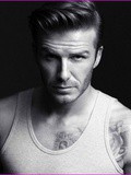 David Beckham dévoile sa collection... et son corps de rêve pour h&m