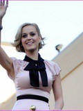 Le look de la semaine : Katy Perry s'la joue rétro working-girl