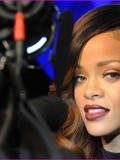 Le look de la semaine : Rihanna prête à tout pour sa collection chez River Island