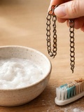 Astuce pour enlever la rouille sur un collier en métal
