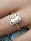 Bague de fiançailles : les tendances et styles à adopter