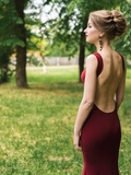 Bien porter une robe échancrée : 4 conseils pour ne pas se tromper