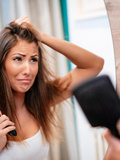 Des méthodes pour traiter la chute de cheveux chez les femmes pour retrouver une belle chevelure