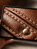 Macro cuir : montrer les finitions grâce à tablette Samsung