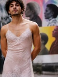 Pourquoi l’homme en nuisette fait-il vibrer les tendances actuelles