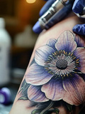 Tatouage Anémone : signification émotionnelle et personnelle révélée