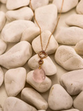 Un collier de pierres naturelles pour se sentir belle et en bonne santé