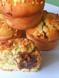 Muffin aux Reine-claudes, confiture de lait et nougatine