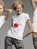 Le magazine elle soutient le Japon avec des t-shirts de créateurs