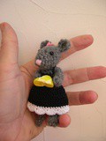 Idée de cadeau pour Noel: une petite souris grise