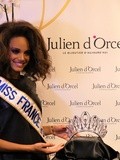 Exclusif découverte de la couronne Miss France 2018 par Julien d'Orcel en compagnie d'Alicia Aylies