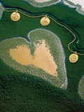 Maison Arthus Bertrand et GoodPlanet présentent leur collaboration : Ma Médaille, Ma Planète