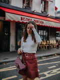Col roulé & jupe en cuir – Elodie in Paris
