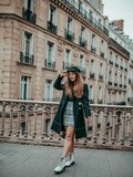 Jupe à carreaux – Elodie in Paris