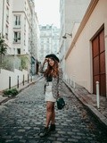 La Jupe en Velours – Elodie in Paris