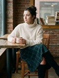 Bottes et vêtements d’hiver : composer des tenues féminines équilibrées