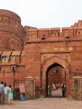 Le fort rouge d'Agra à la tombée de la nuit
