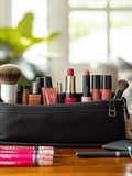 Que mettre dans sa trousse a maquillage pour partir en week-end : Optimisez votre vanity estival