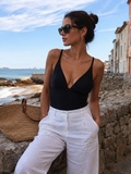 Du bord de mer à la ville, comment porter son maillot une pièce comme un vrai vêtement