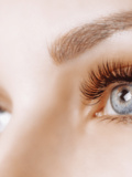 Routine des cils : les gestes à adopter du maquillage au démaquillage