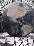 Paris fasfion week: chanel  around the world 