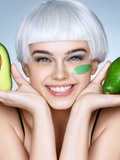 Les Secrets d’une Peau et de Cheveux Radieux : Comment une Alimentation Saine peut Transformer votre Beauté