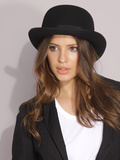 Fashion Dilemma #2 : The Black Hat