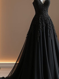 Robe noire pour mariage : élégance assurée en 2025