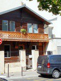 Paris : Chalet insolite, des Alpes aux Carpates au coeur de la Ville Lumière - 103 rue de Meaux - XIXème